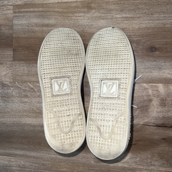 Louis Vuitton Frontrow Sneaker - Reverse Monogram - Picture 2 of 6
